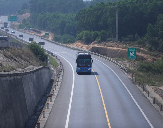 Dự kiến đầu tư 7.000 tỷ đồng mở rộng cao tốc Cam Lộ - La Sơn